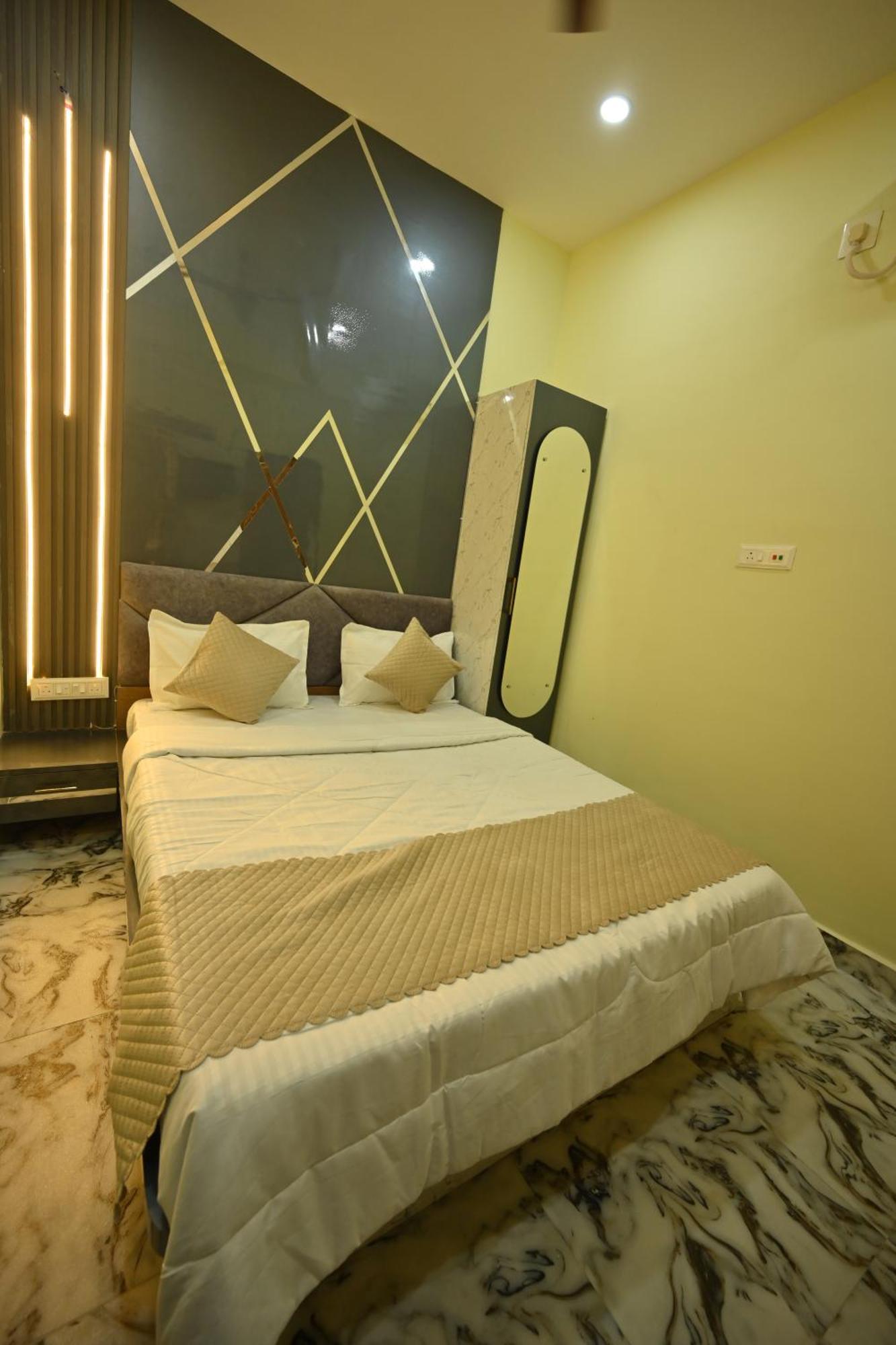 Hotel The Vintage Plaza Baripada Esterno foto