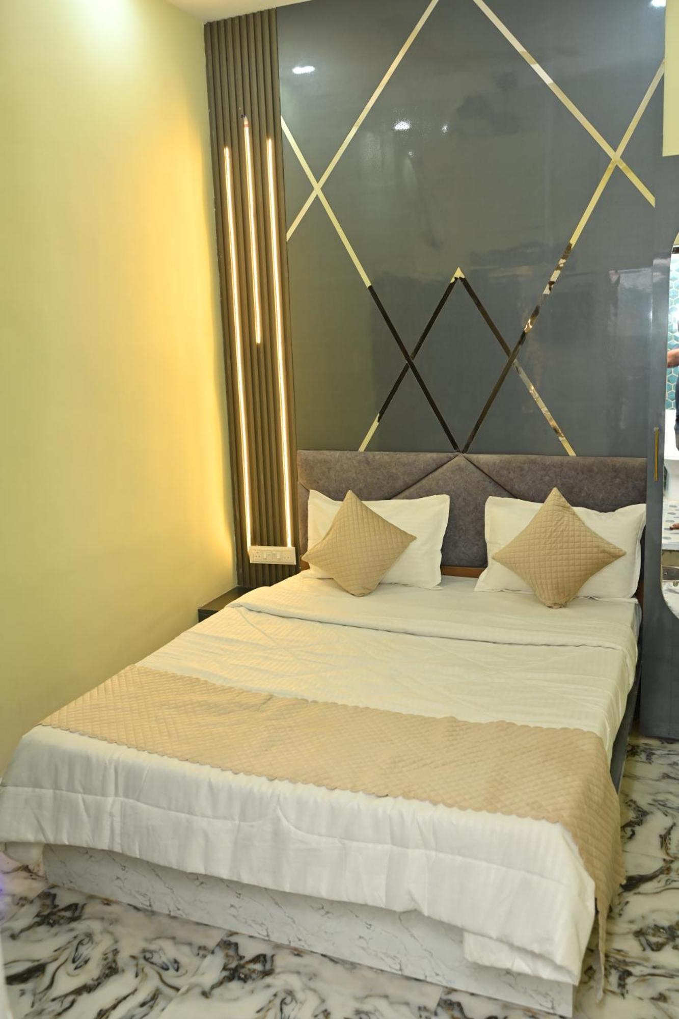 Hotel The Vintage Plaza Baripada Esterno foto