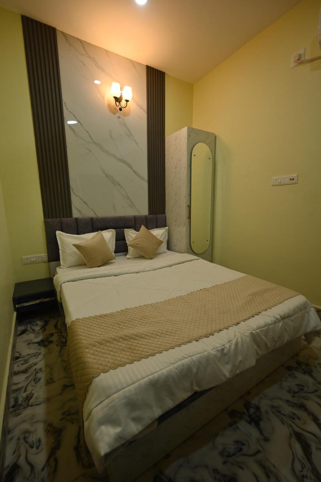 Hotel The Vintage Plaza Baripada Esterno foto