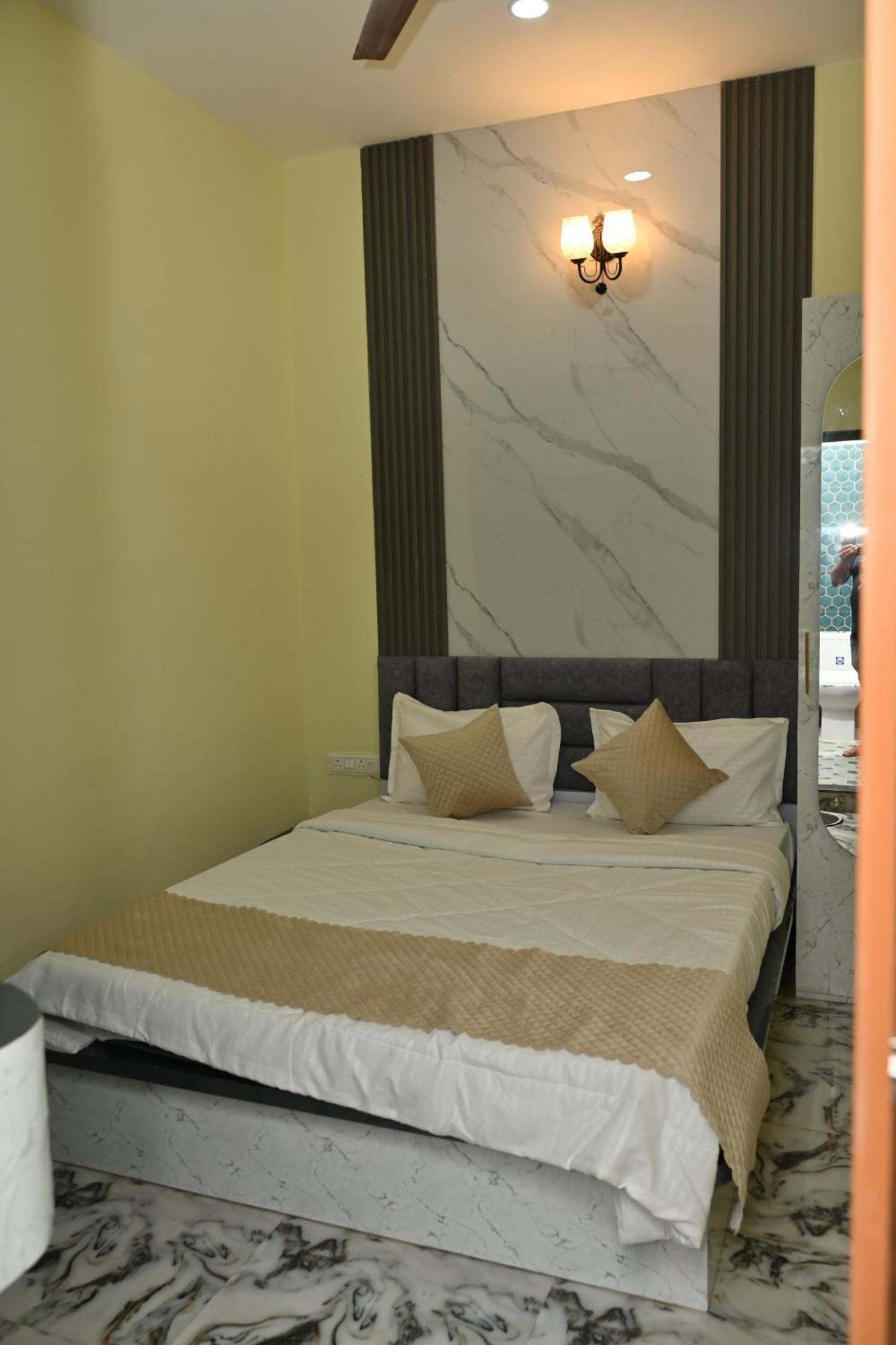 Hotel The Vintage Plaza Baripada Esterno foto