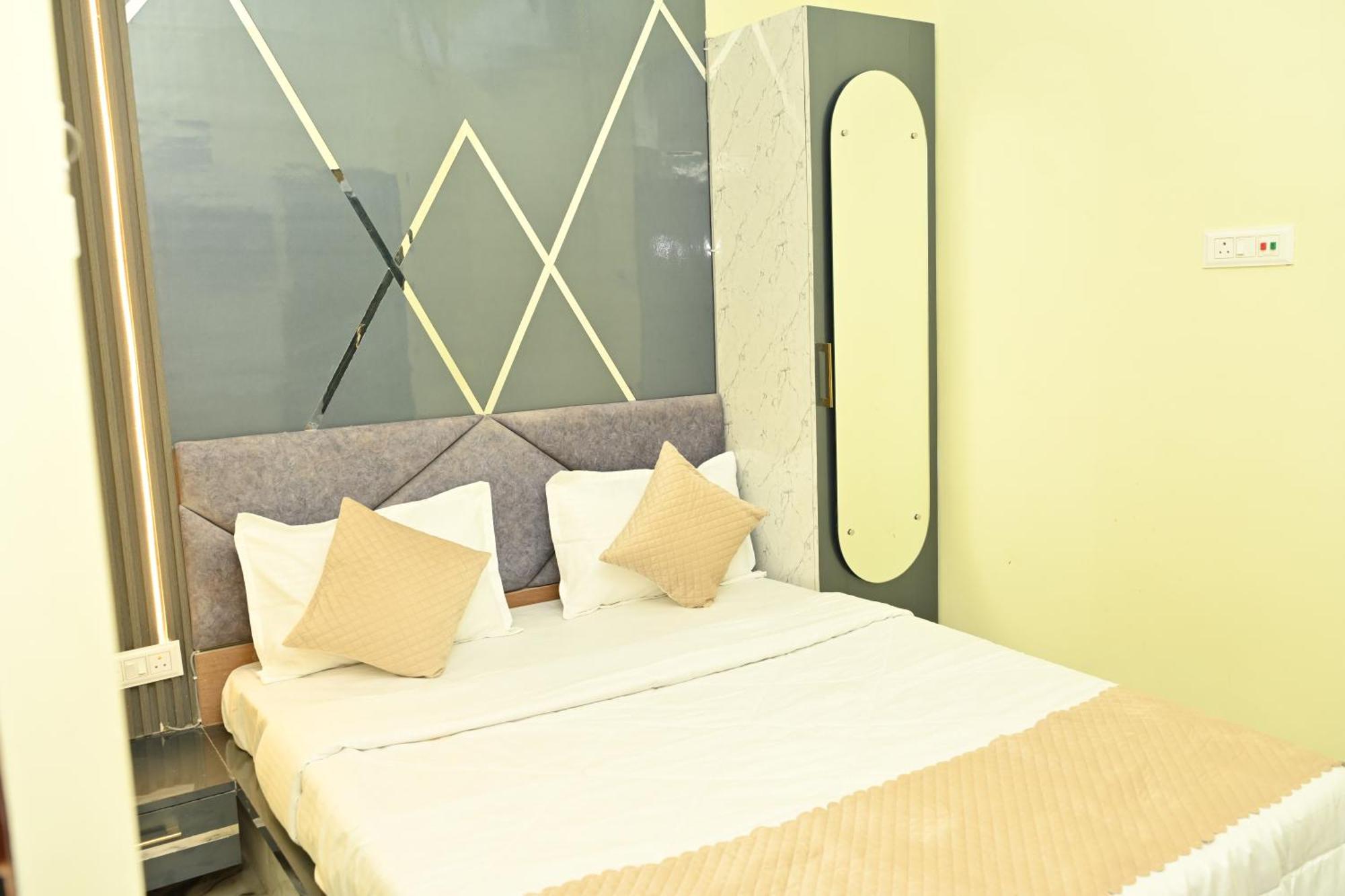 Hotel The Vintage Plaza Baripada Esterno foto