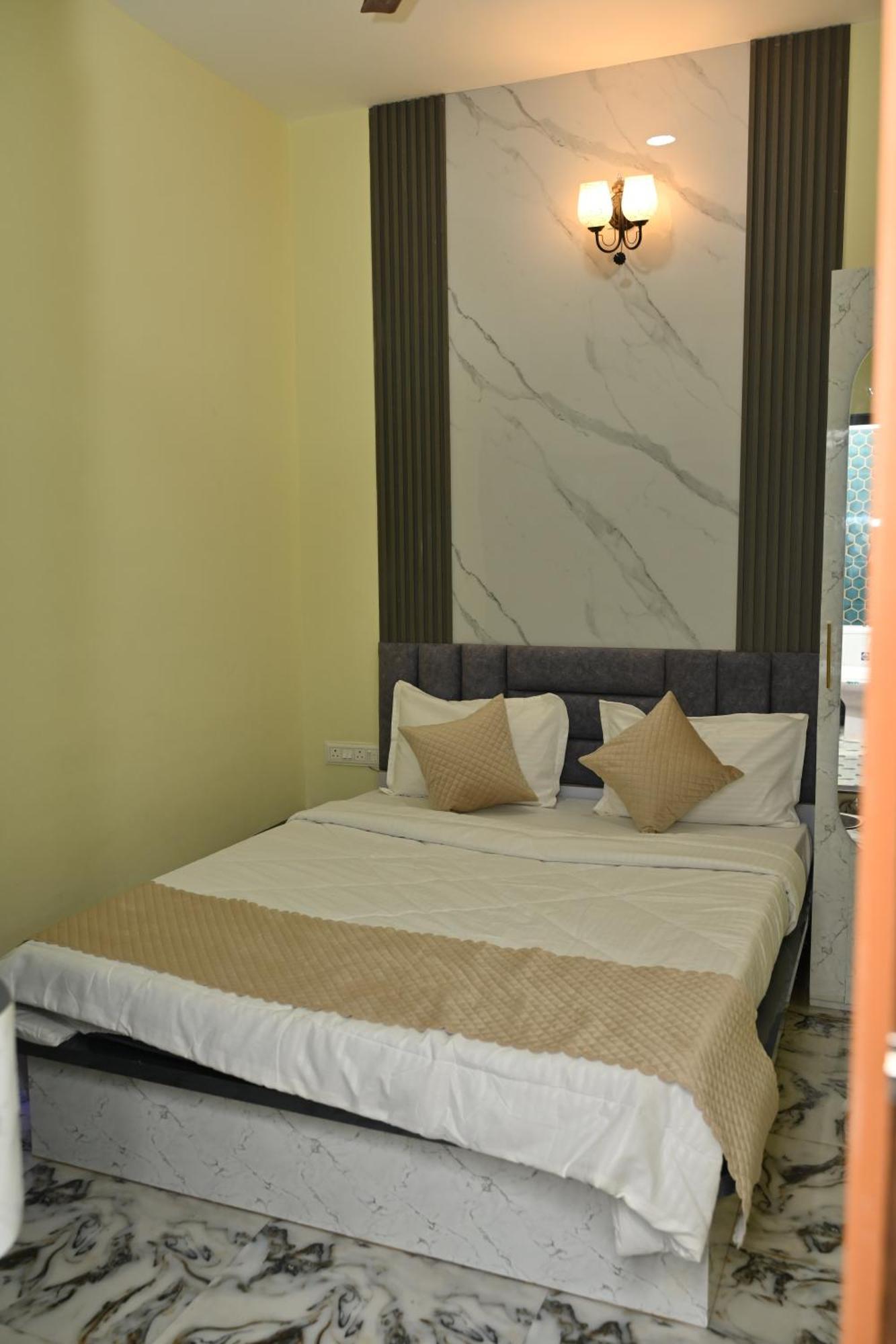 Hotel The Vintage Plaza Baripada Esterno foto