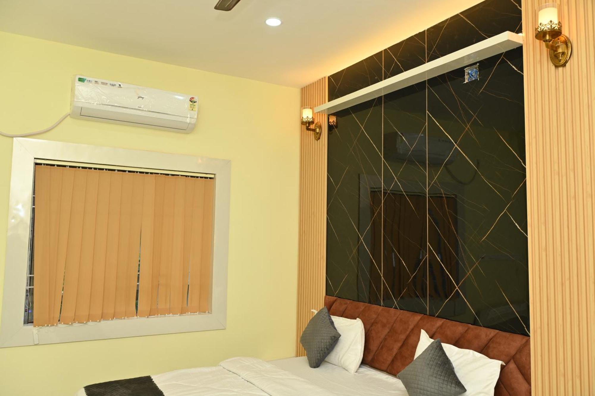 Hotel The Vintage Plaza Baripada Esterno foto