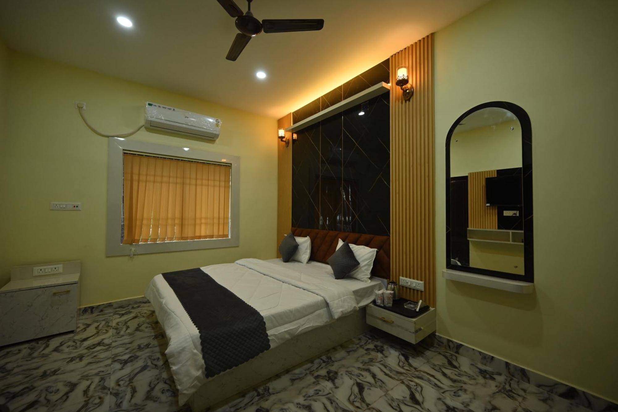 Hotel The Vintage Plaza Baripada Esterno foto