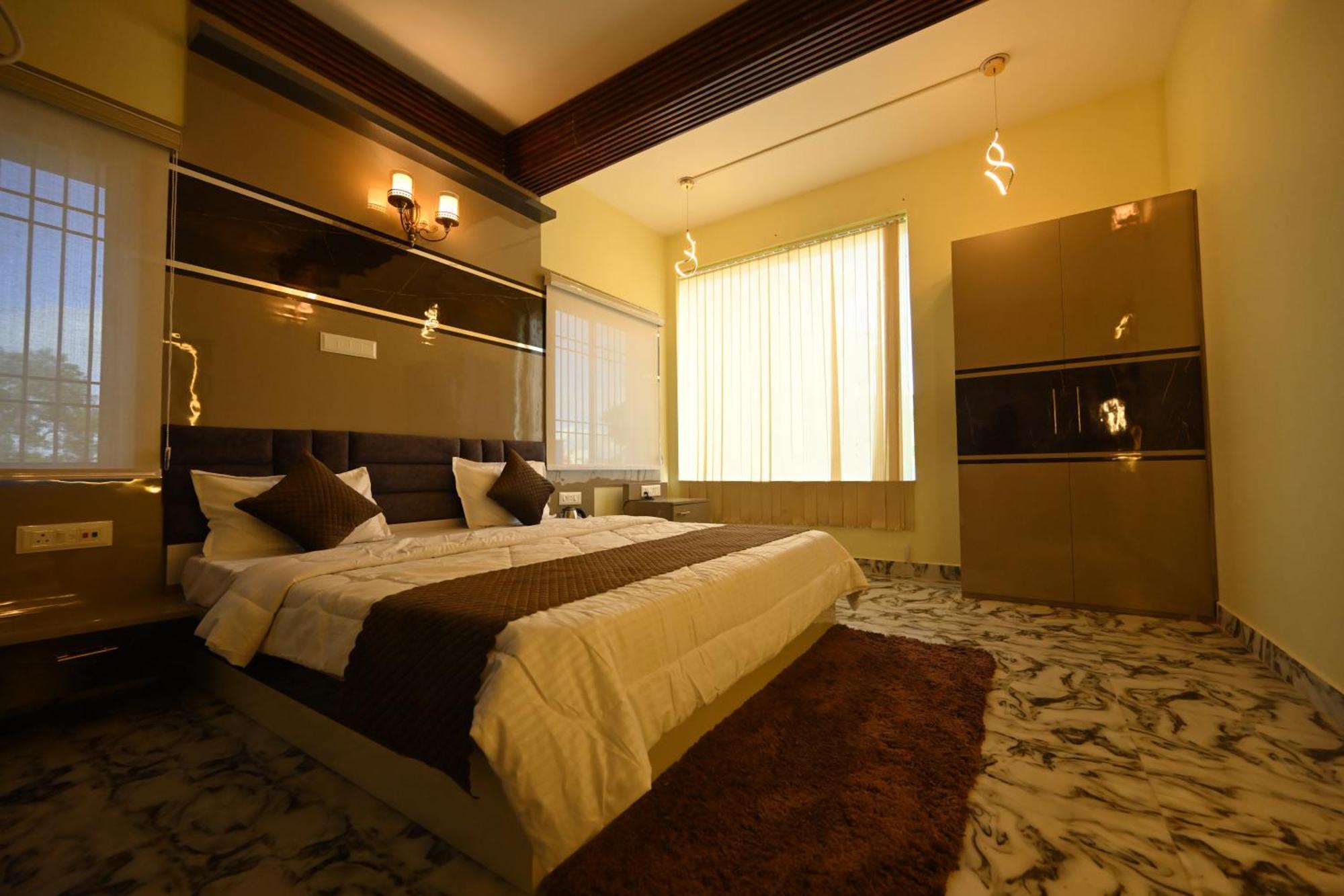 Hotel The Vintage Plaza Baripada Esterno foto