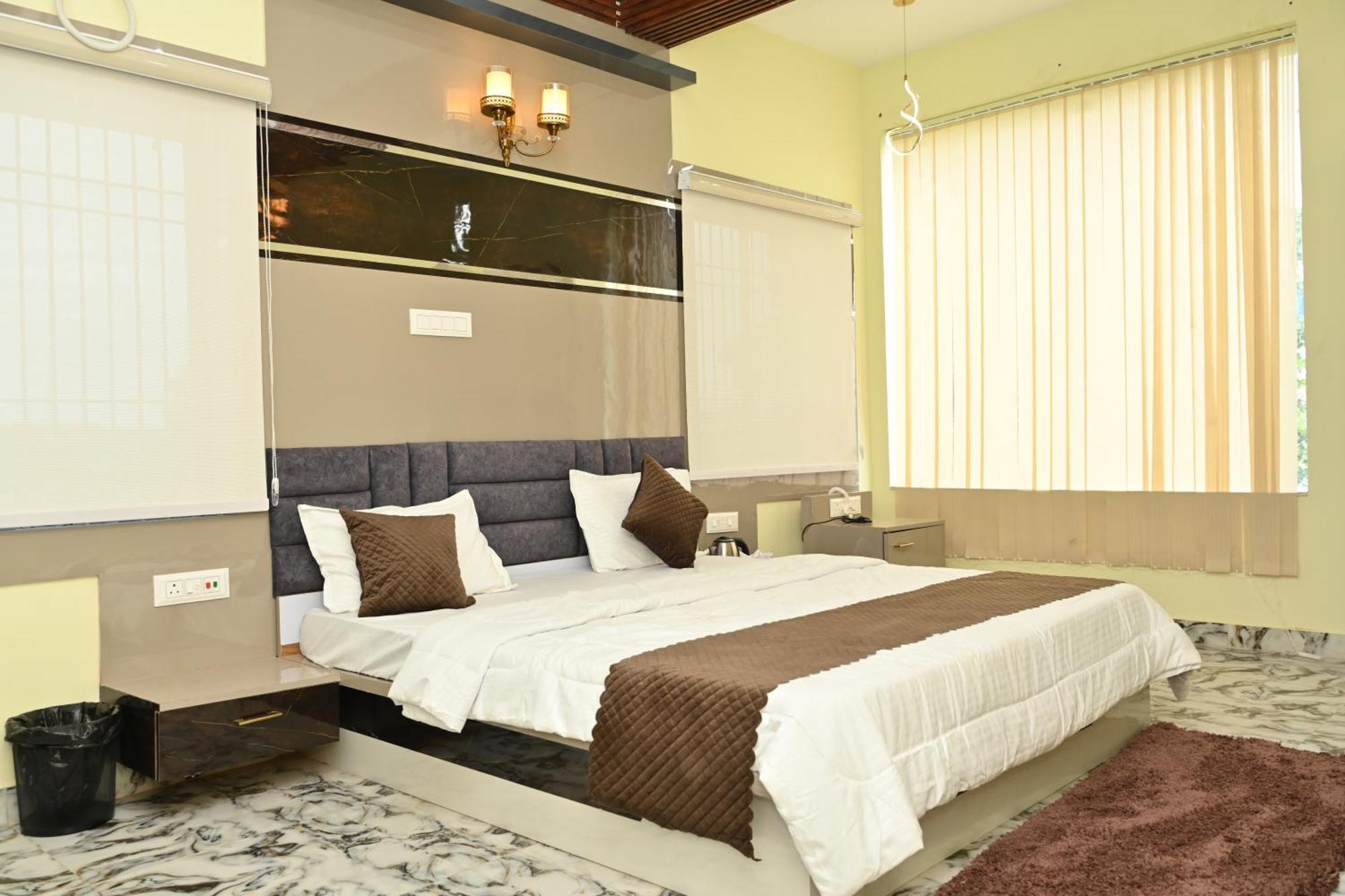 Hotel The Vintage Plaza Baripada Esterno foto