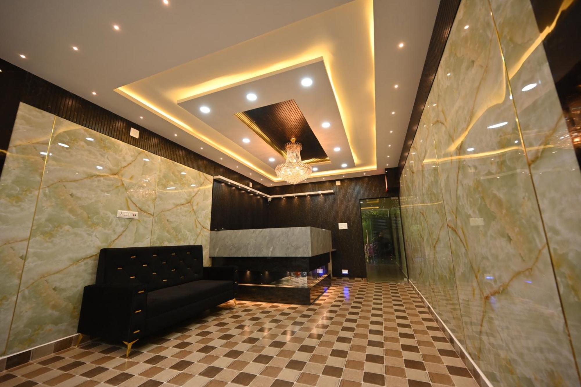 Hotel The Vintage Plaza Baripada Esterno foto